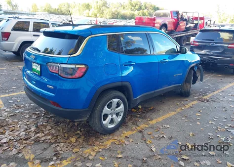 2021 Jeep Compass Latitude 4X4 z USA, uszkodzony, nr VIN 3C4NJDBB7MT516535